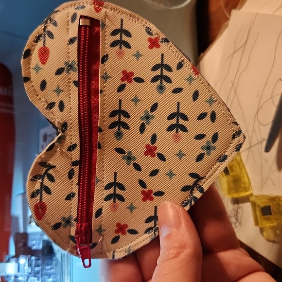 $1 Homemade Heart Coin Purse - Picture 5 of 8